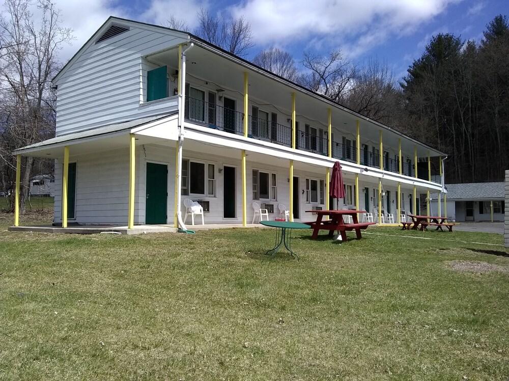 Green Valley Motel photo 5