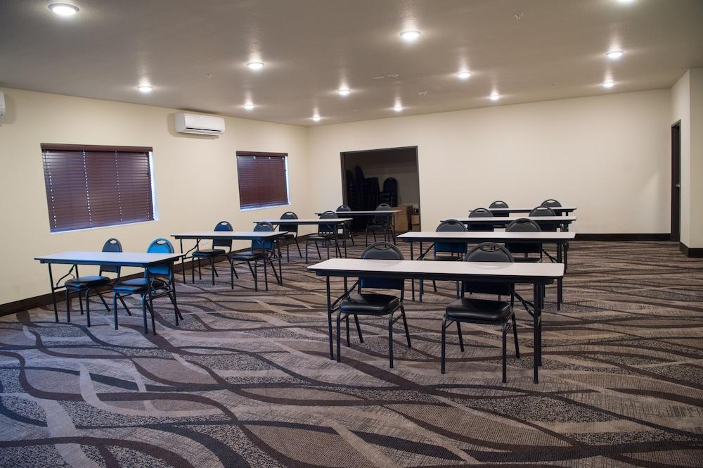 Cobblestone Inn & Suites - Forest City photo 45