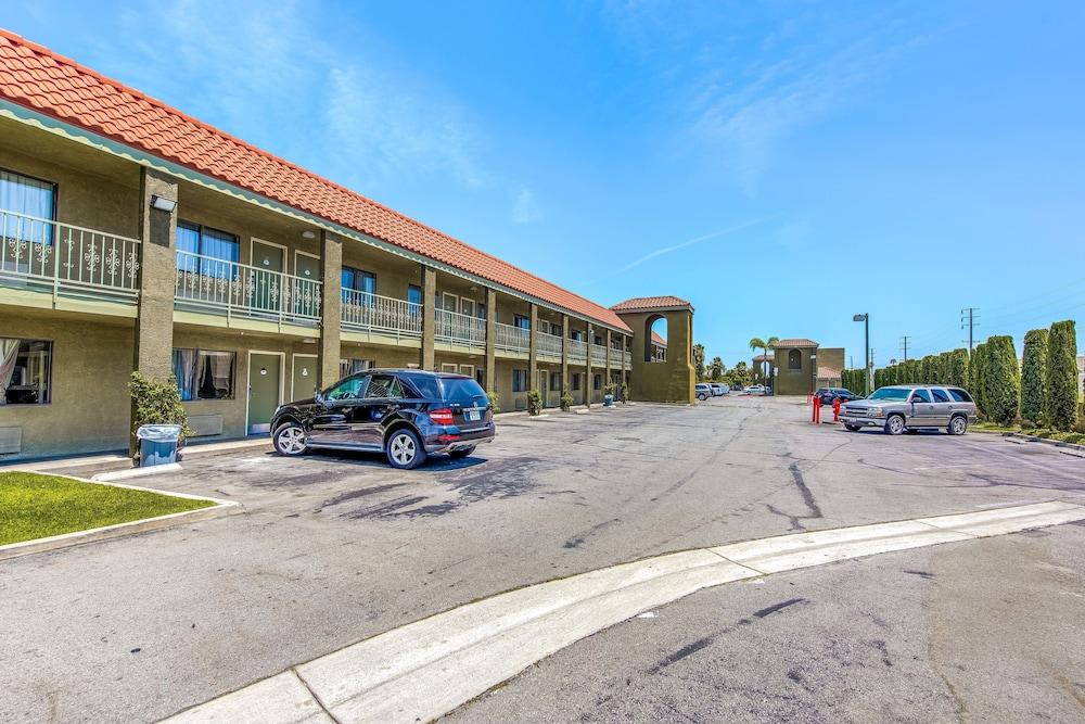 Budget Inn photo 16