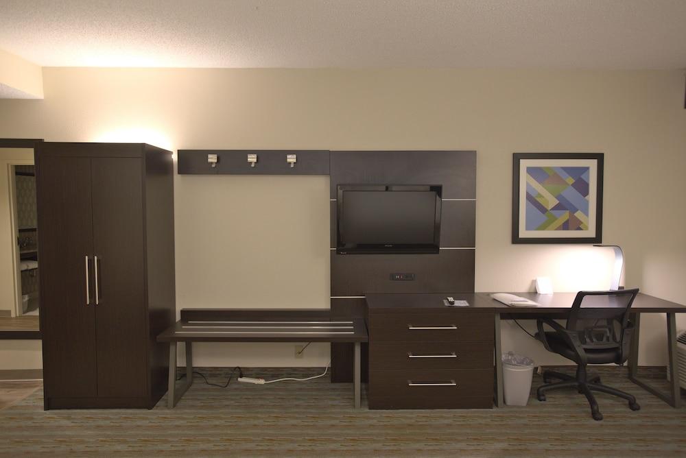 Holiday Inn Express Anderson by IHG photo 17