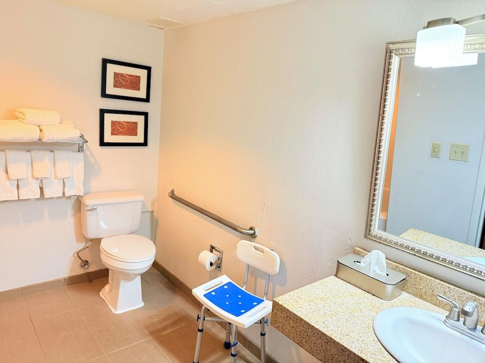 Comfort Suites Near Casinos Norwich-Uncasville CT photo 17