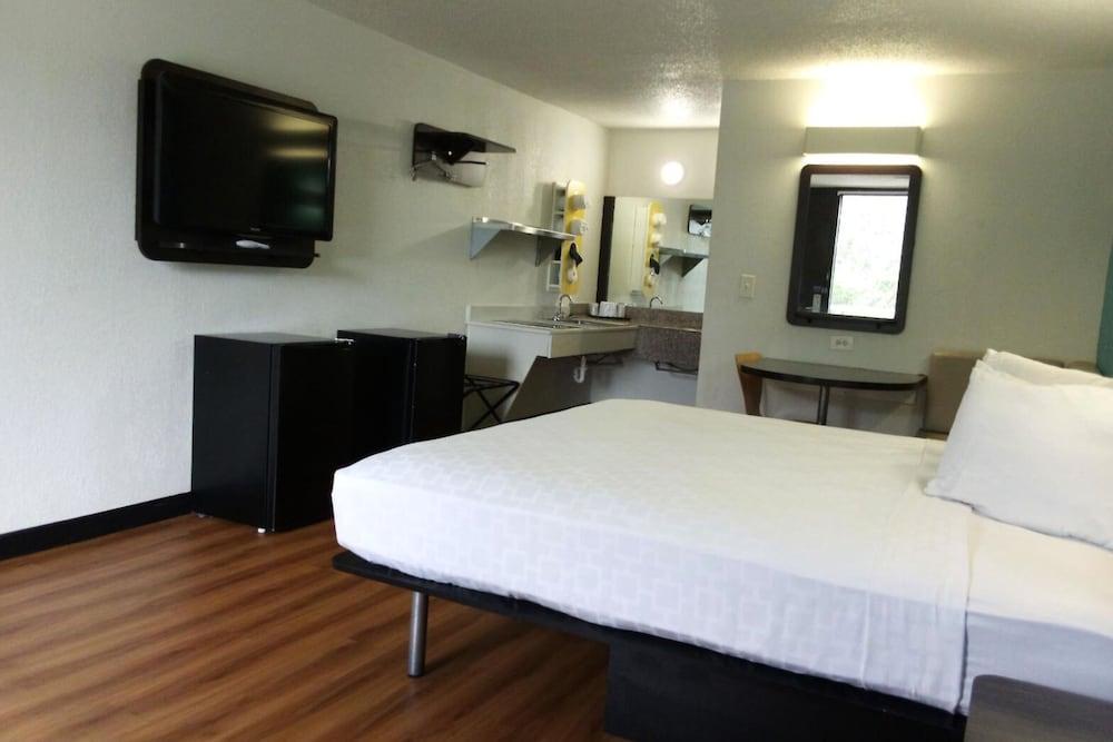 Blueway Inn Beeville Extended Stay photo 2