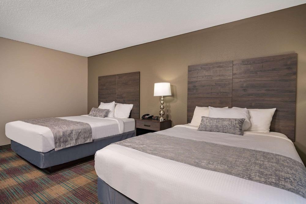 Baymont by Wyndham Baldwin photo 18