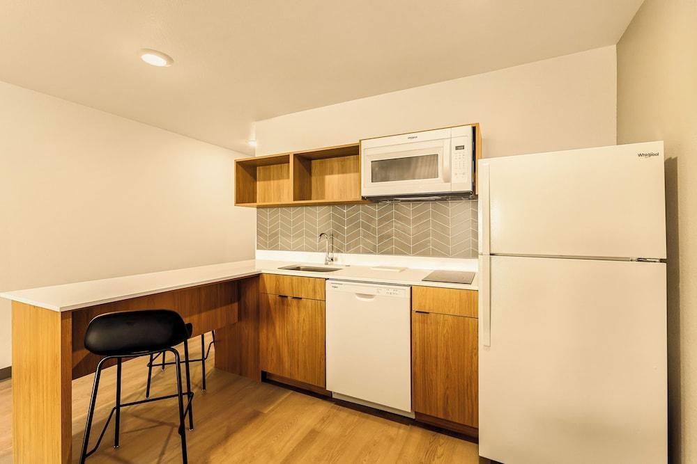 LivAway Suites Phoenix-Surprise photo 25