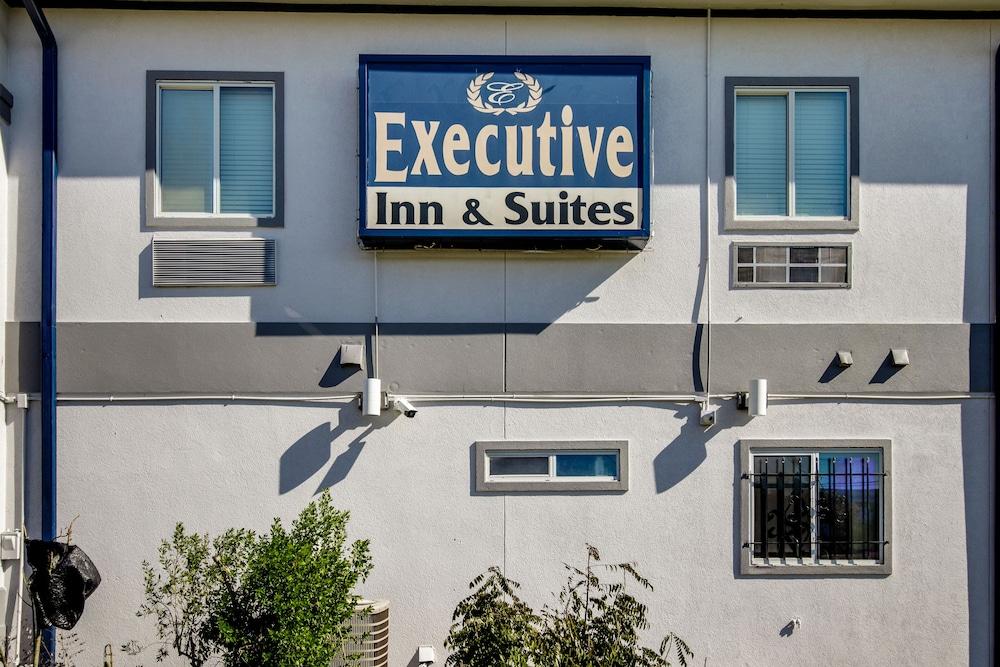 Executive Inn & Suites photo 13