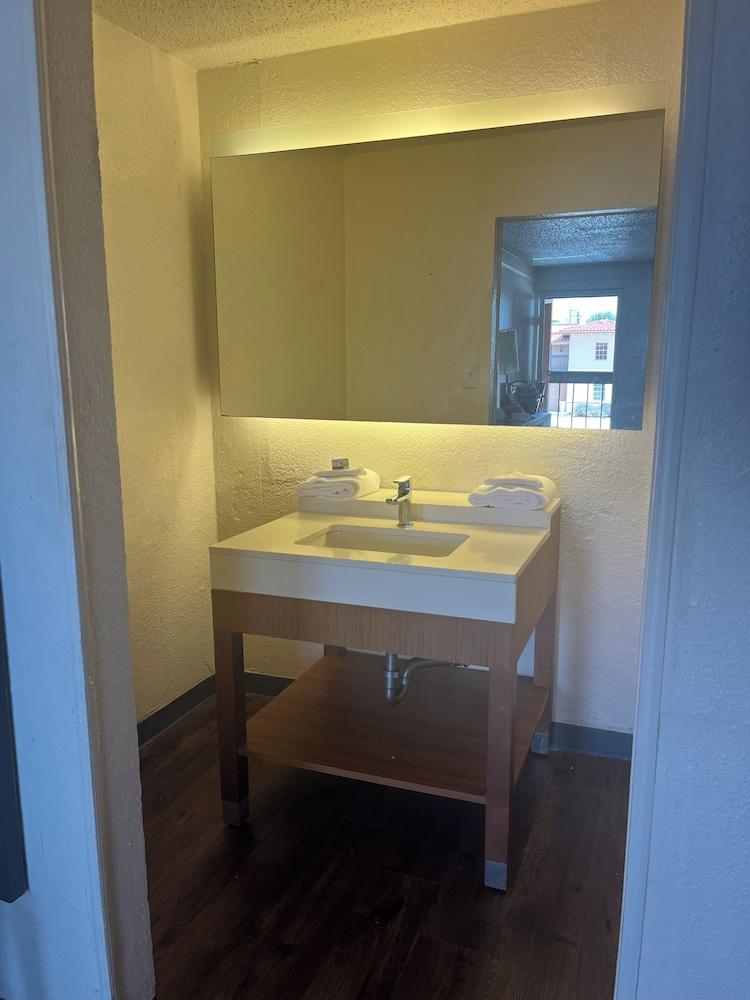 GO2 Inn & Suites by Relianse photo 4