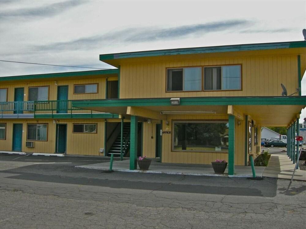 Greenway Motel photo 14