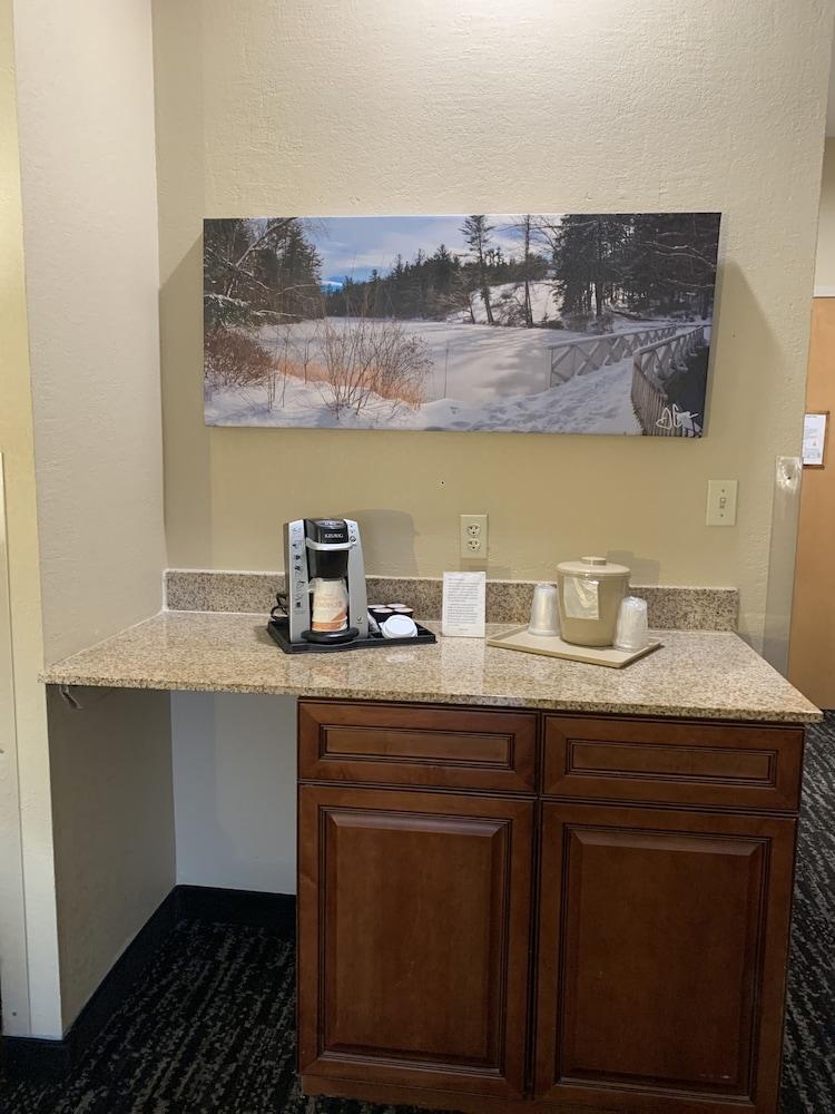 Quality Inn & Suites Hendersonville - Flat Rock photo 15