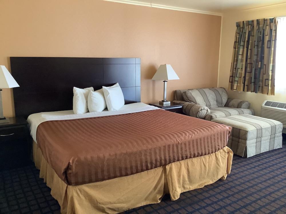 Silver Spur Vintage Inn & Suites photo 14