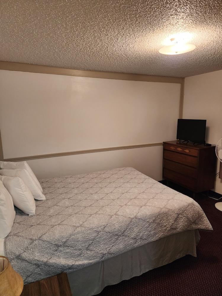 Plainview Motel & RV Park photo 53