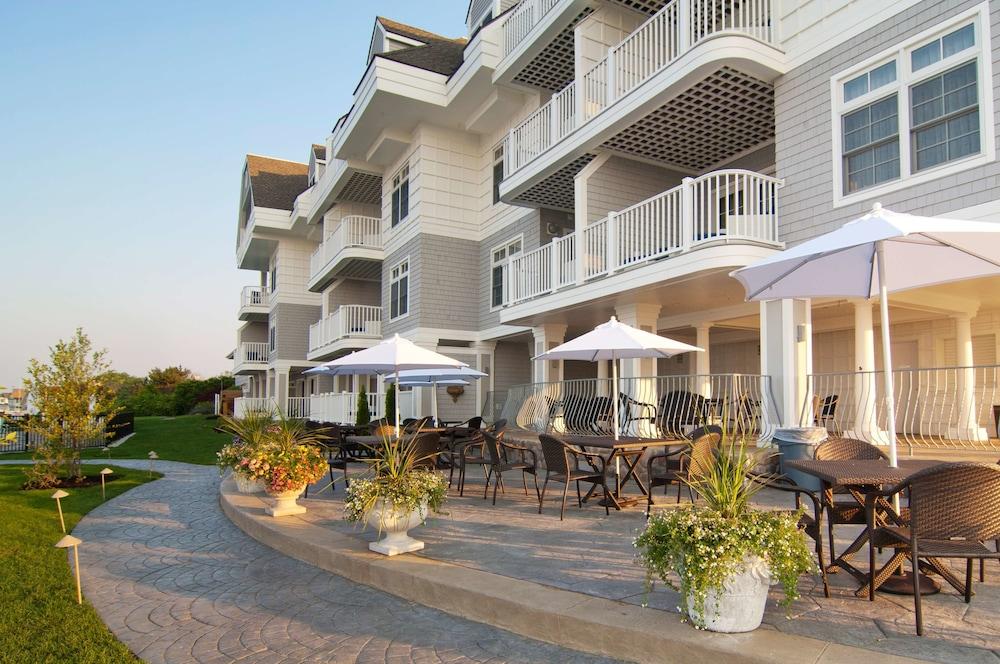 Water's Edge Resort & Spa photo 30