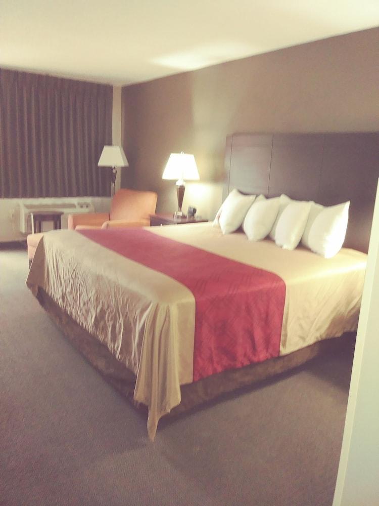 Brentwood Inn & Suites photo 23