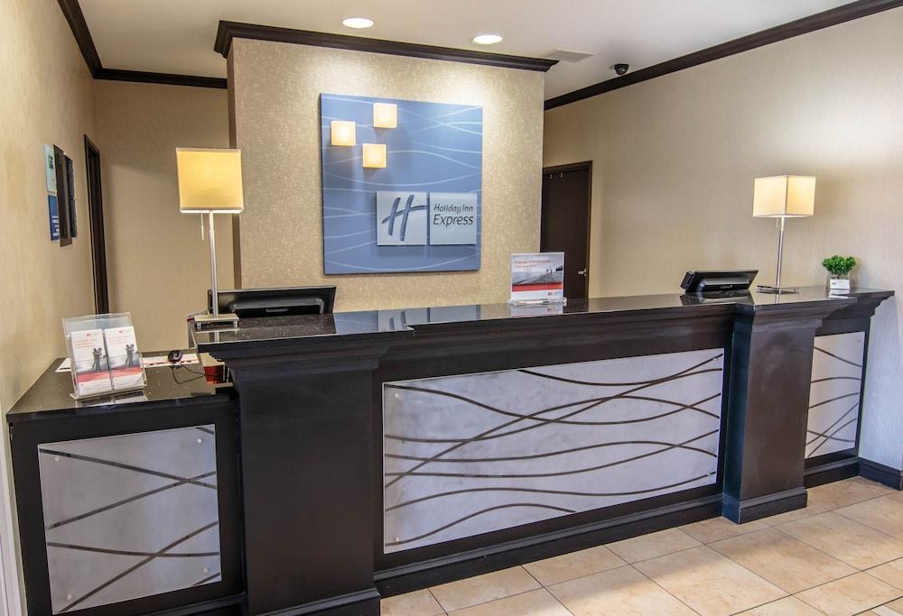 Holiday Inn Express & Suites Farmington by IHG photo 2
