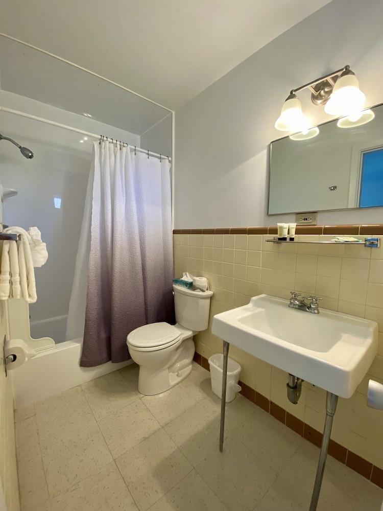 Castle Manor Inn photo 22