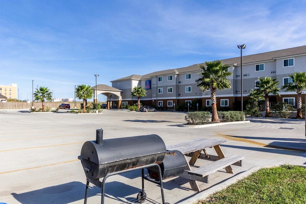 Super 8 by Wyndham Kenedy photo 7