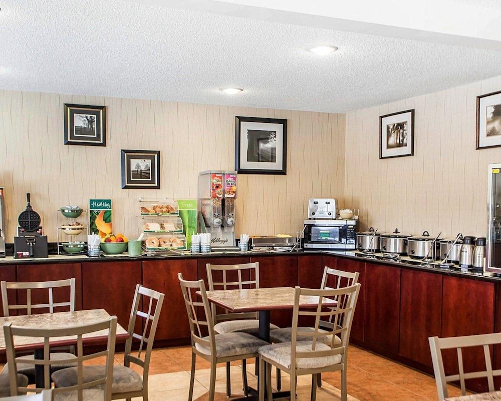 Quality Inn & Suites Davenport near I-80 photo 24