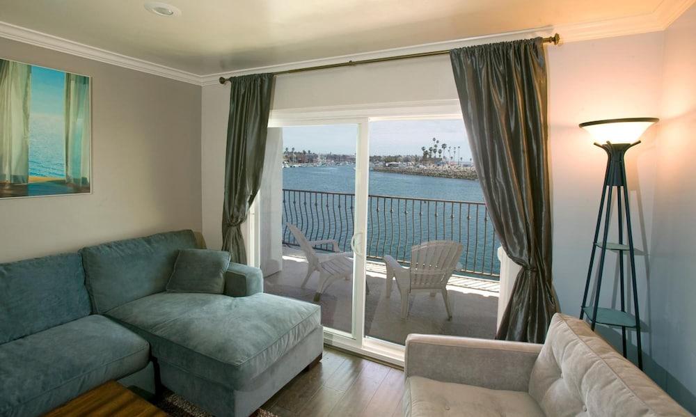 Oceanside Marina Suites photo 16