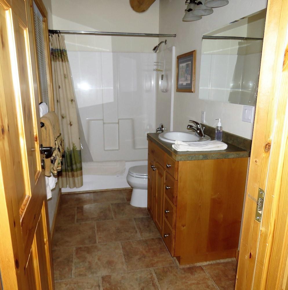 The Hideaway Hostel near Yellowstone photo 7