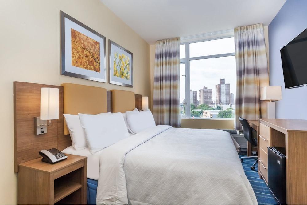 Days Inn by Wyndham Brooklyn Crown Heights photo 13
