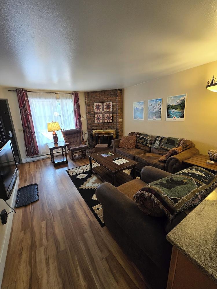 Chateau Rouge Condominiums photo 93