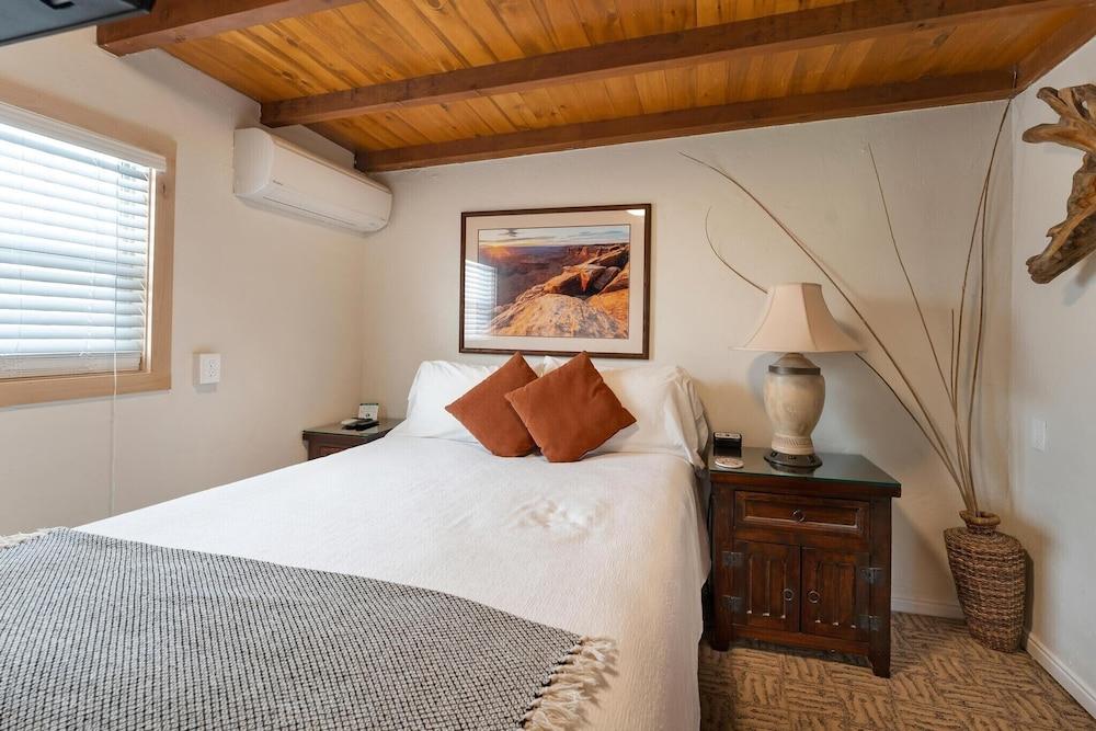 Stone Lizard Lodging photo 19
