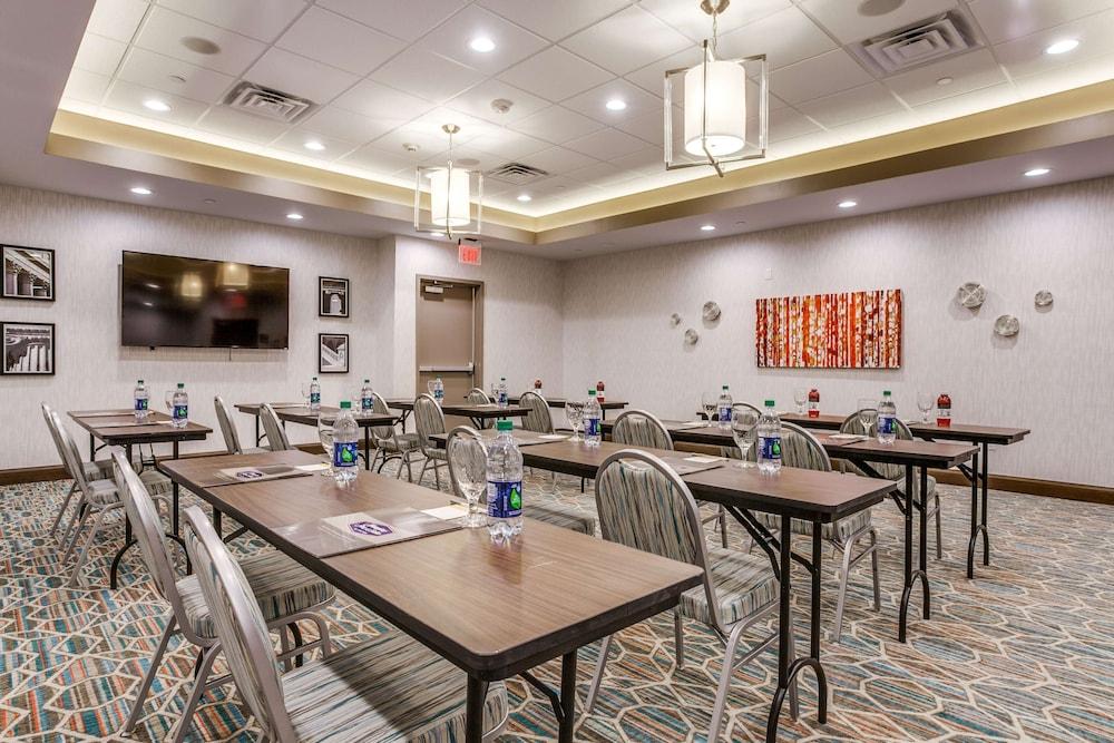 Hampton Inn & Suites North Dallas Central Expy photo 37
