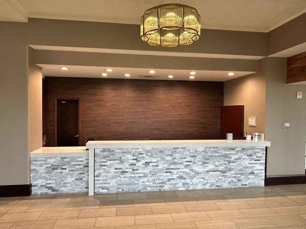 Comfort Inn Brooklyn Center photo 2