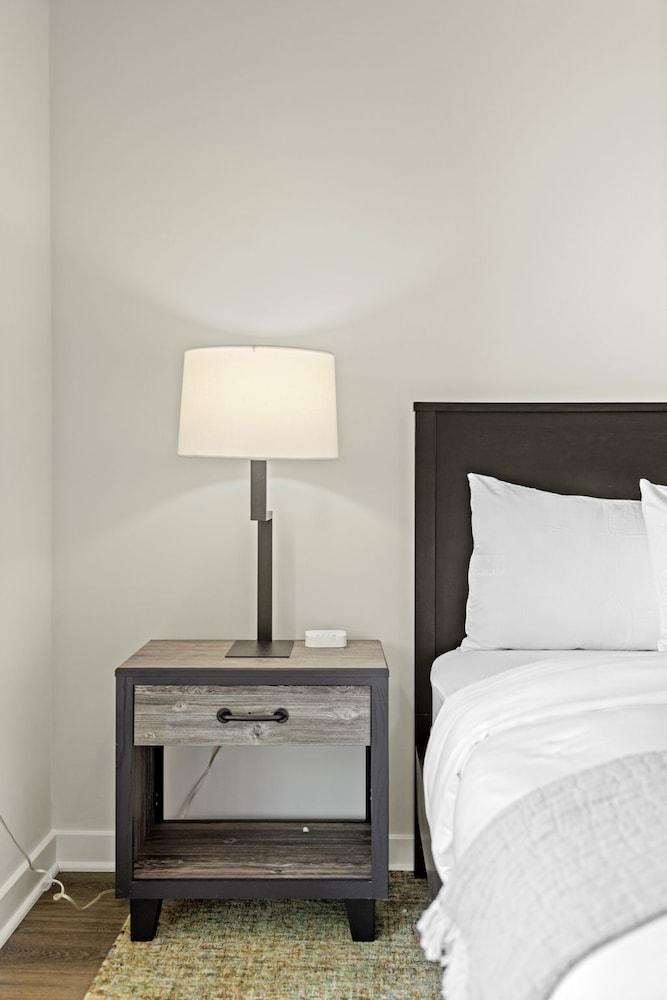 Placemakr Cathedral Heights photo 78