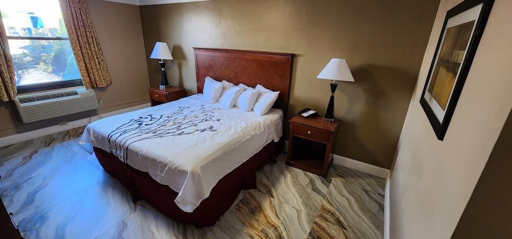 Townhouse Inn & Suites photo 28