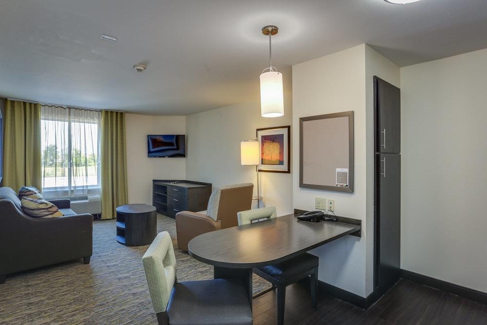 Candlewood Suites College Station At University by IHG photo 32