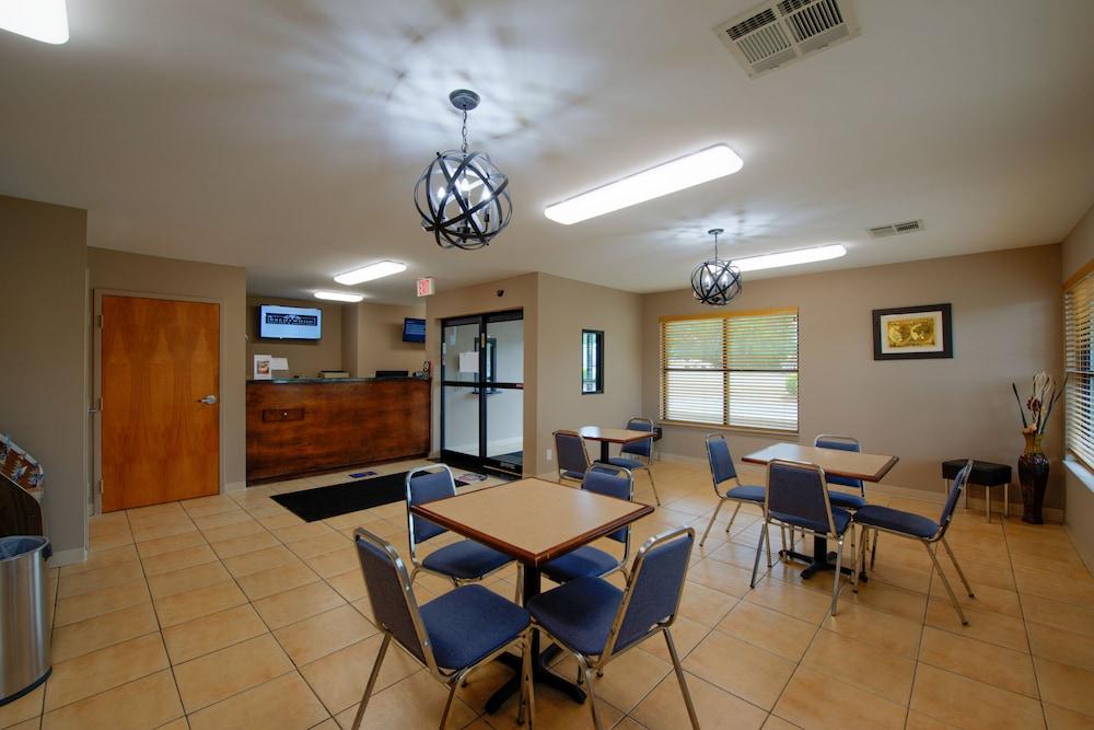 Brentwood Inn & Suites photo 2