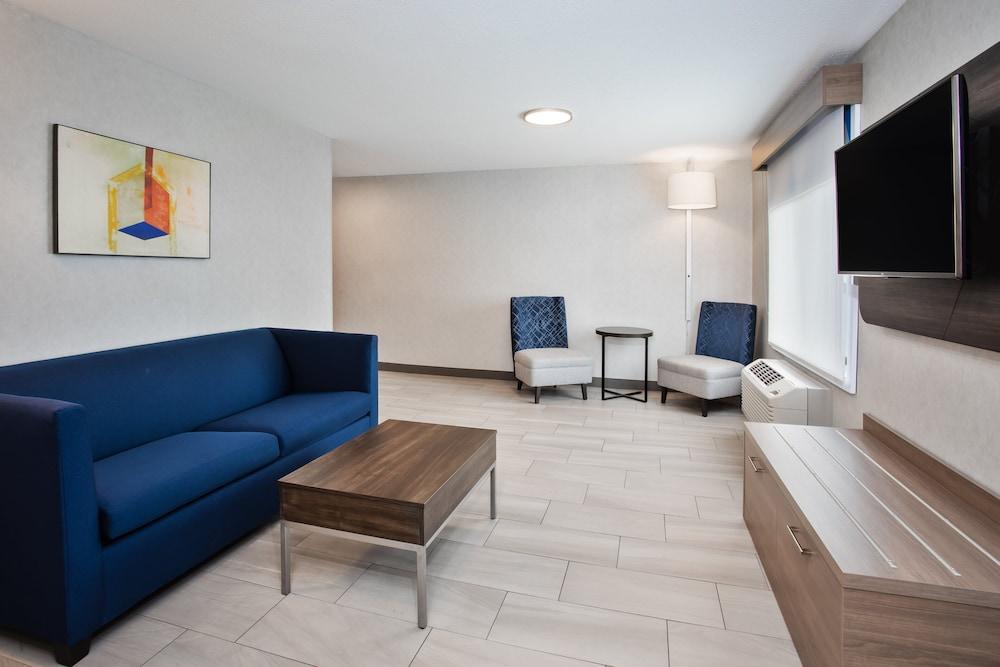 Holiday Inn Express Hotel & Suites Belleville by IHG photo 23