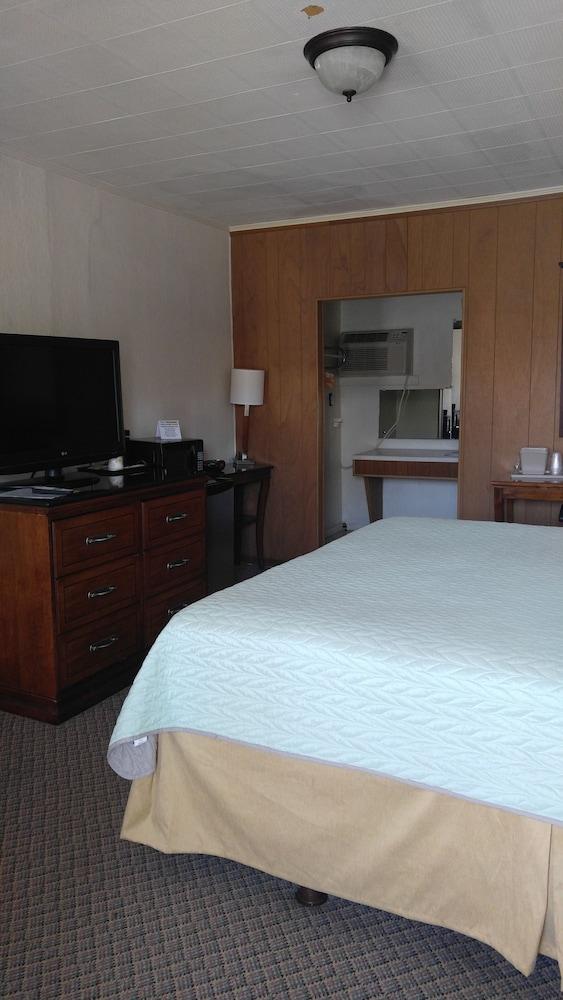 RoseWood Inn photo 57