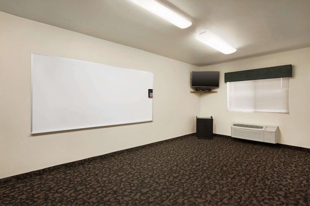 Travelodge by Wyndham Pecos photo 14