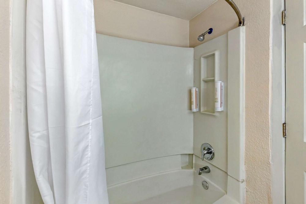 Suburban Studios Raleigh North photo 18