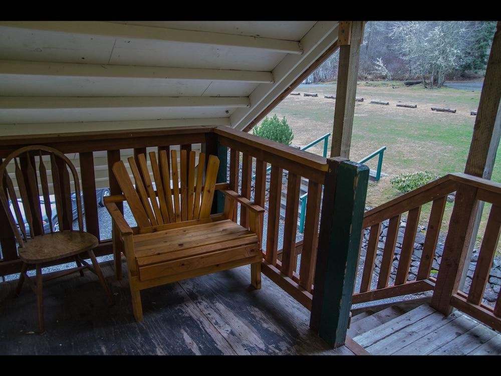 Whittaker's Motel & Historic Bunkhouse photo 6