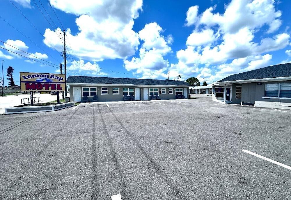 Lemon Bay Motel photo 22