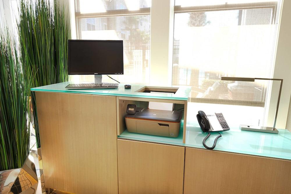 Residence Inn Marriott Airport photo 9