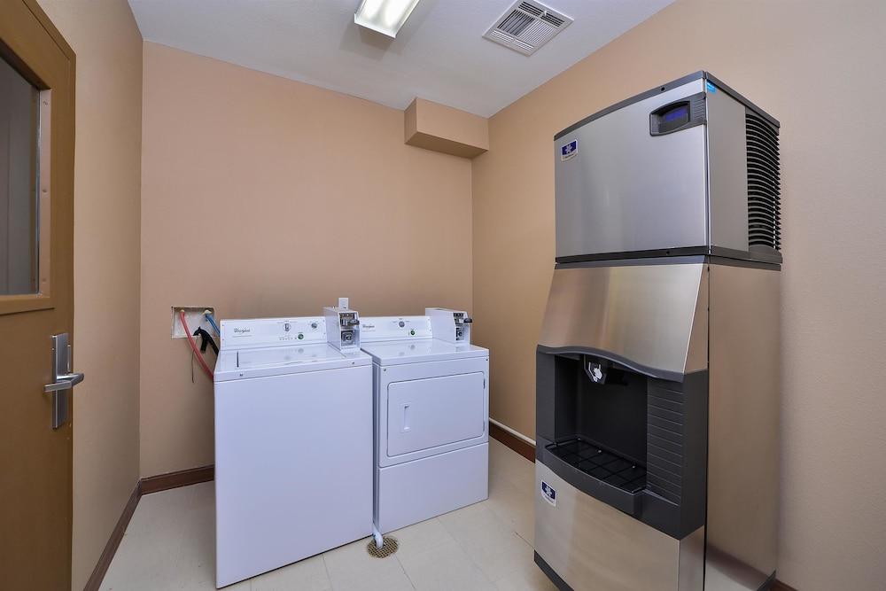 Americas Best Value Inn & Suites Cuero photo 25