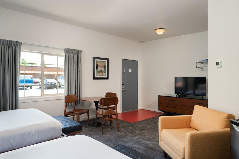 The Sapphire Motel photo 15