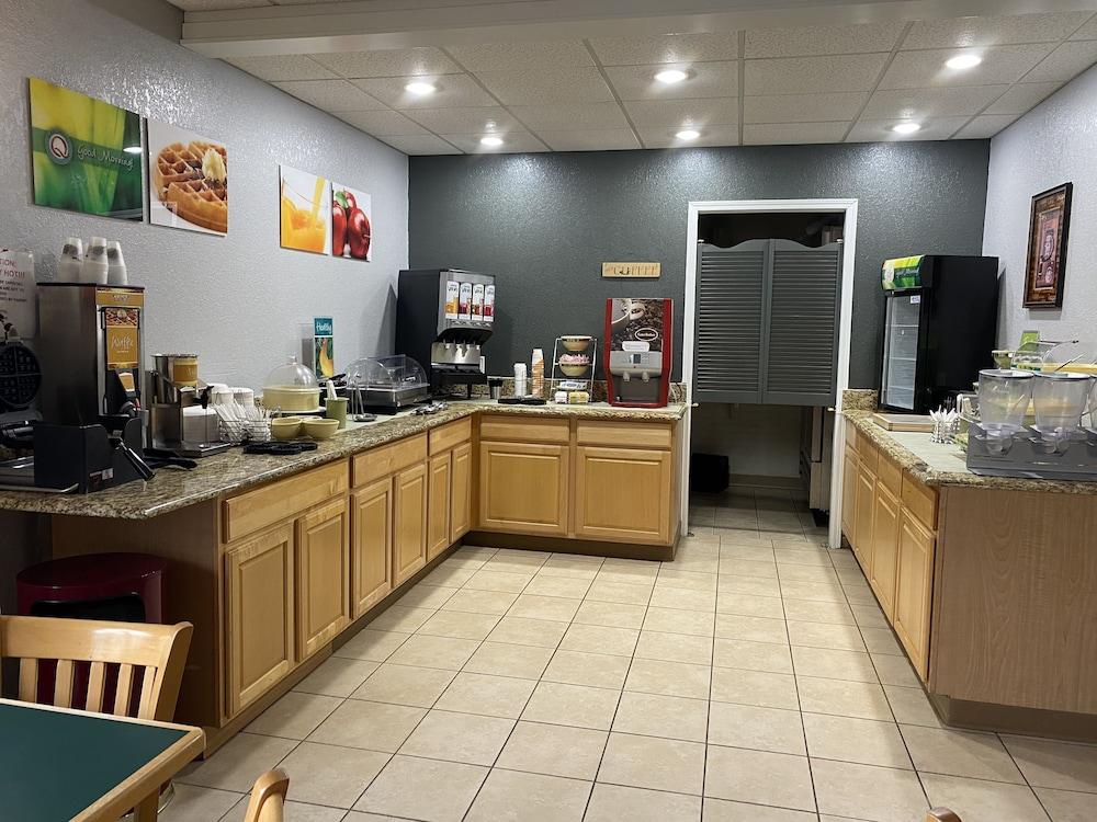 Quality Inn Mauston I-90 photo 24