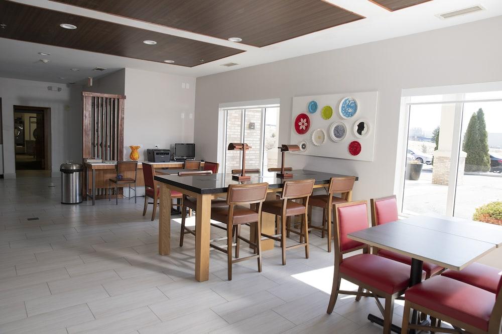 Holiday Inn Express Toledo West - Napoleon by IHG photo 14