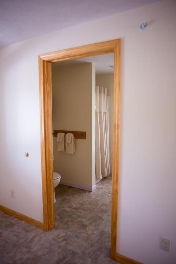 M-22 Inn Suttons Bay photo 41