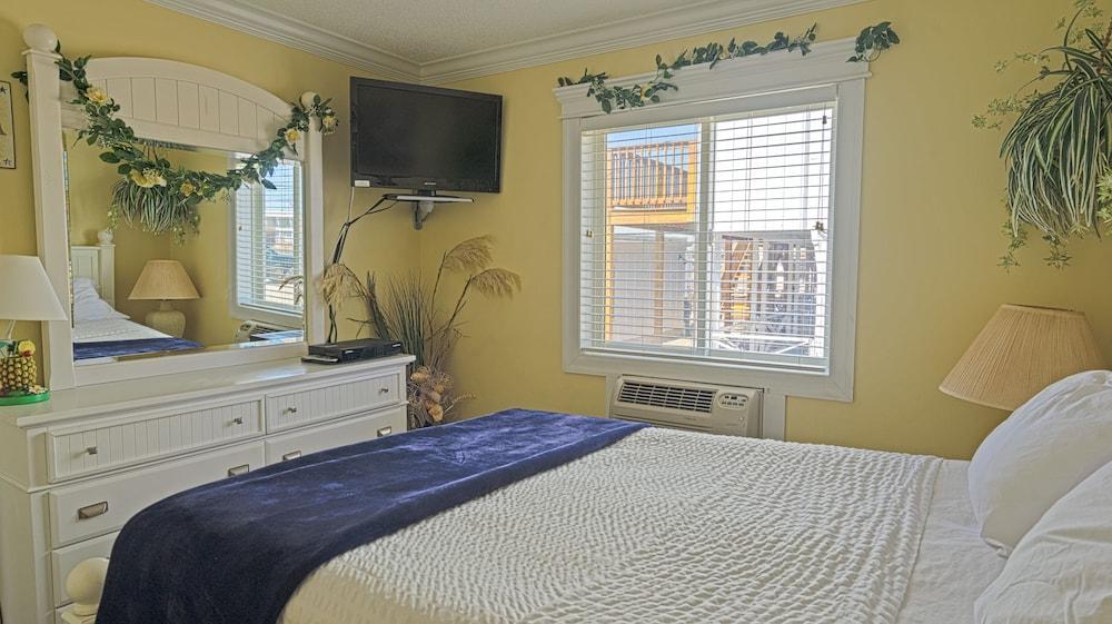 Montauk Oceanside Suites photo 24