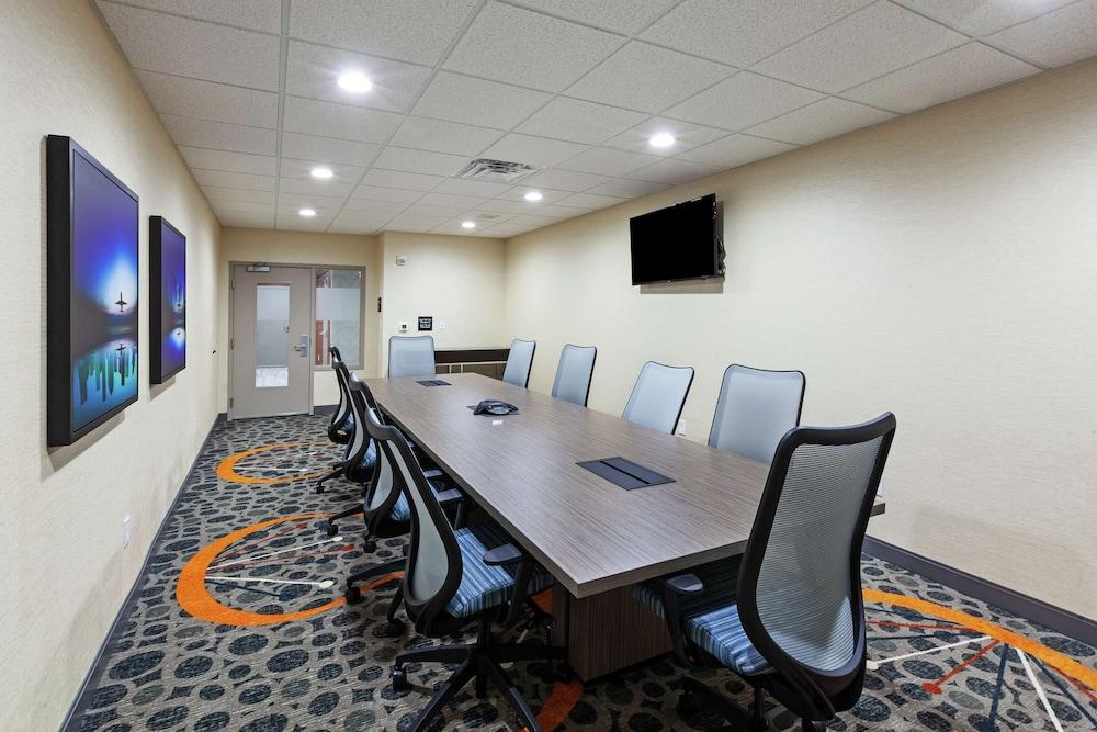 Hampton Inn & Suites Houston-Bush Intercontinental Aprt photo 10