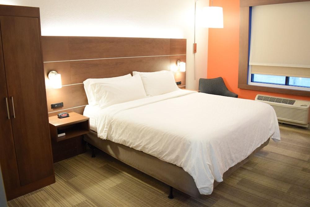 Holiday Inn Express Hotel & Suites West I 10 by IHG photo 13
