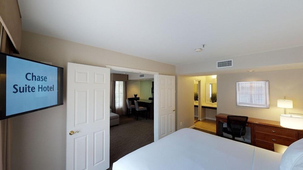 Chase Suites Hotel Brea-Fullerton photo 4