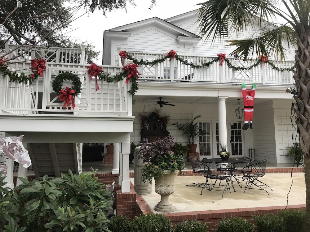 Carriage House Inn photo 40