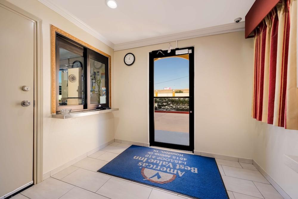 Americas Best Value Inn Houston Heights at I-45 photo 3