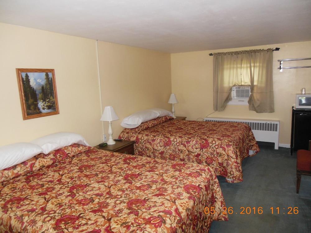 The Evergreen Motel photo 7